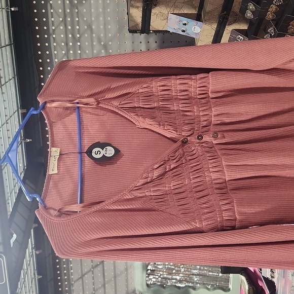 New In Pink Top Size Small - Picture 2 of 8